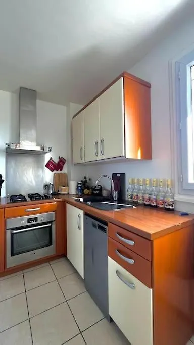 Superbe Appartement 2 Chambres Avec Vue Sur La Mer Et La Montagne Marseille Apartment